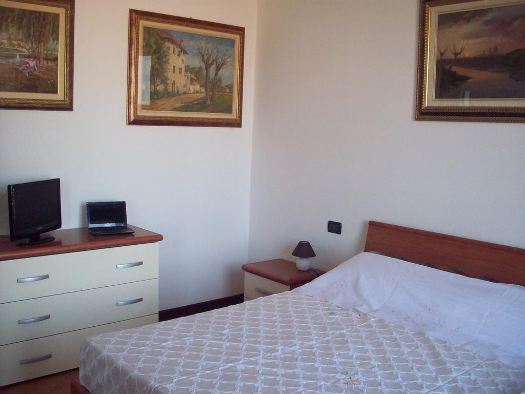 Al Calypso Bed & Breakfast Curtatone Bagian luar foto